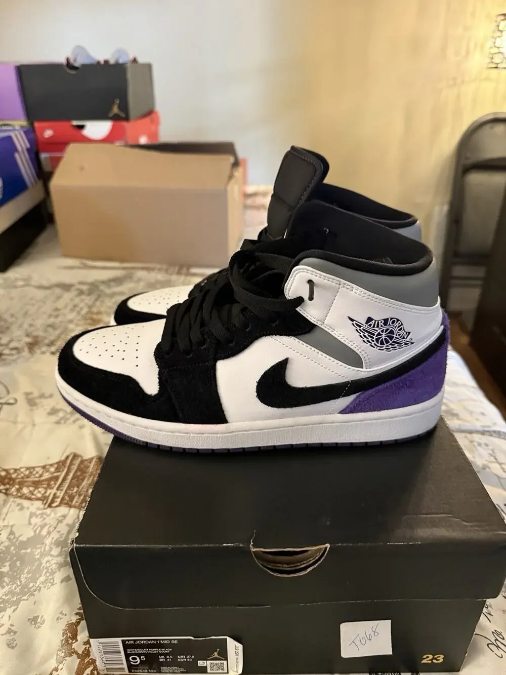 Jordan Air Jordan 1 Mid SE Black/White/Purple/Gray Mid Top Men's Sneaker